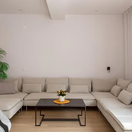 Luxury 4-bedroom In Prime