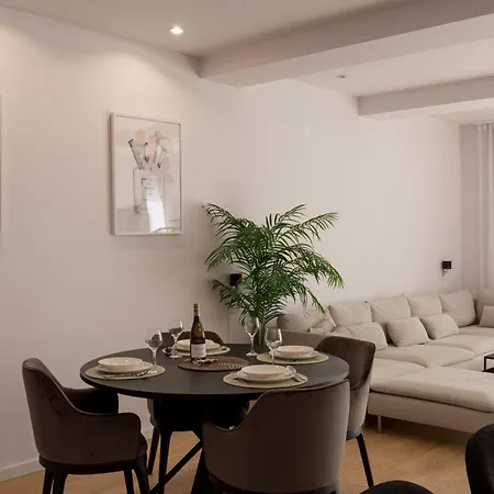 Апартаменты Luxury 4-bedroom In Prime