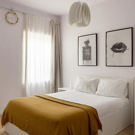 Апартаменты Luxury 4-bedroom In Prime *