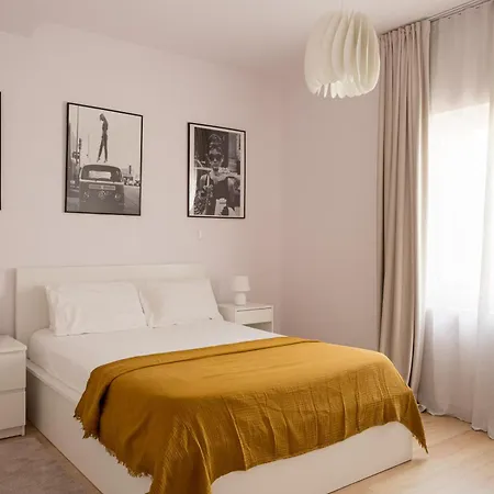 Апартаменты Luxury 4-bedroom In Prime Лиссабон