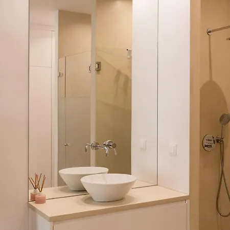 Апартаменты Luxury 4-bedroom In Prime *