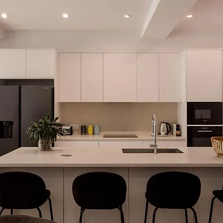 Luxury 4-bedroom In Prime アパート *