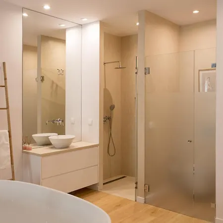 Апартаменты Luxury 4-bedroom In Prime Лиссабон