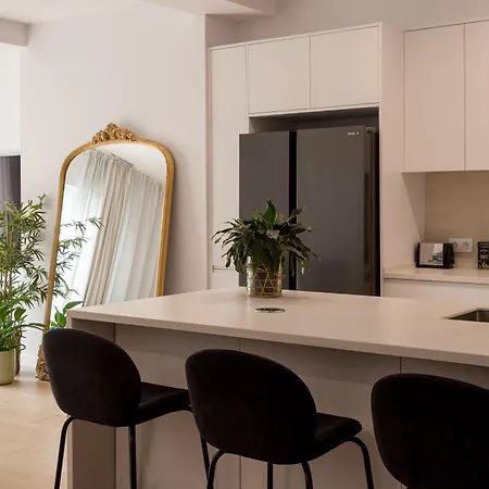 Апартаменты Luxury 4-bedroom In Prime