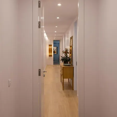 Апартаменты Luxury 4-bedroom In Prime *