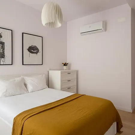 Luxury 4-bedroom In Prime Апартаменты