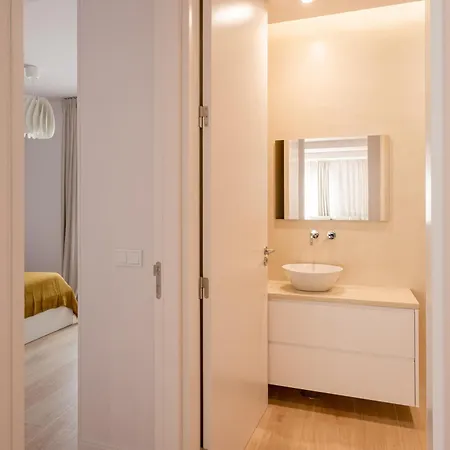 Апартаменты Luxury 4-bedroom In Prime *